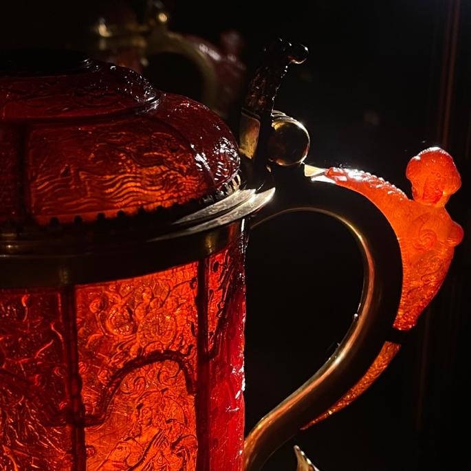 SURFACE — L’Art d’animer la surface : le travail de l’ambre à la Galerie&nbsp;Kugel